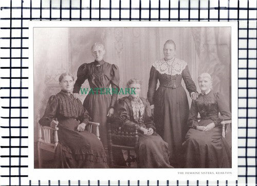 C7119) The Demaine Sisters Kearton - Cutting