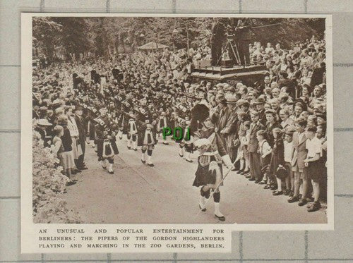 (C419) Pipers Of The Gordon Highlanders Zoo Gardens Berlin - 1949 Clip