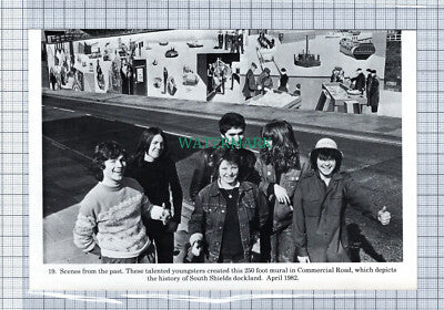 C4114) Commercial Road South Shields Mural 1982 - Cutting