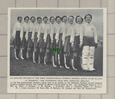 C811) Women's England Hockey Team Wembley Sulman Delforce Russell Vick - 1951