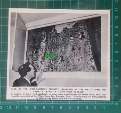 C2558) The White Horse Inn Romsey Hampshire Wall Paintings - 1961 Clip