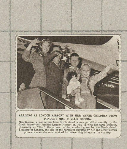 C3012) Mrs Phyllis Sispera Czechoslovakia London Airport - 1955 Cutting SMALL