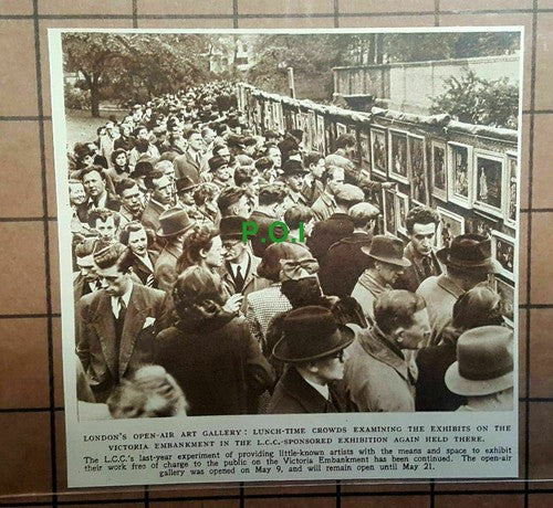 C2472) Victoria Embankment Open Air Art Gallery - 1949 Clip