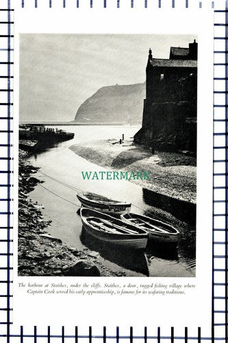 C6488) Staithes / Runswick Bay - 1950s Print / Cutting