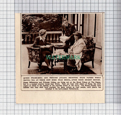 C5144) Queen Wilhelmina Princess Juliana Breda House - 1945 Clip