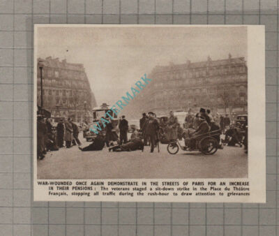 C3388) War Wounded Demonstrate In Paris Place du Theatre - 1950 Clip