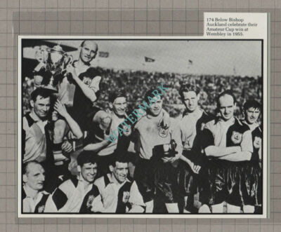 C3520) Bishop Auckland Football Team Wembley - Paper Cutting