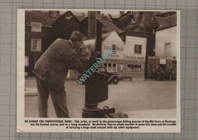 C3371) Hastings Old Town Artist Using Lamp Post As Easel - 1950 Clip