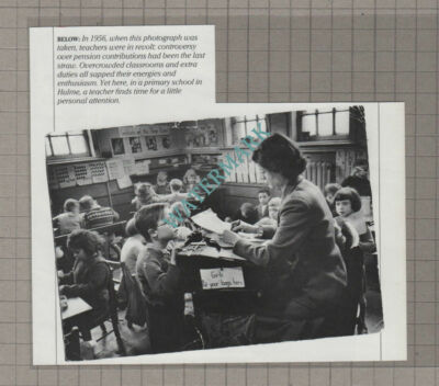 C3561) Hulme School Manchester - Paper Cutting